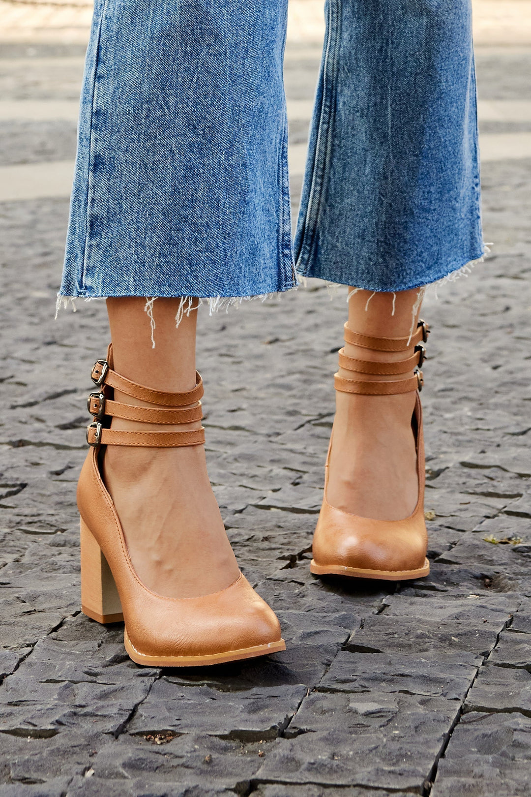 Delilah - Smooth sandals with ankle strap and chunky heel